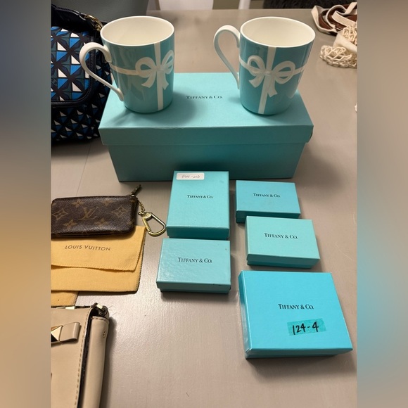 Louis Vuitton, Prada, Fendi, Furla, Tiffany, Coach, Tory Burch and Kate Spade ✅ - Picture 2 of 7